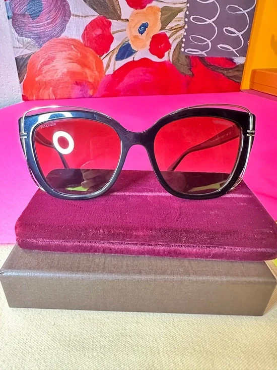 Tiffany & Co. Black Cat-Eye Sunglasses no scratches in great condition - Picture 11 of 12